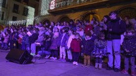 La plaça de l’Ajuntament d’Igualada acull la tradicional Cantada de Nadales conjunta