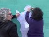 El procés de construcció del mural col·lectiu pel 8M a Igualada