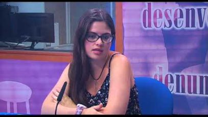 El programa està presentat per Miki Rial i ens explica el dia a dia de persones que han vingut d’altres països per començar una nova vida. Els seus costums, la seva forma de fer, el que els encurioseix de casa nostra, com parlen amb la seva família i amics del seu país. Persones i famílies de fora que ara a Catalunya se senten ‘com a casa’