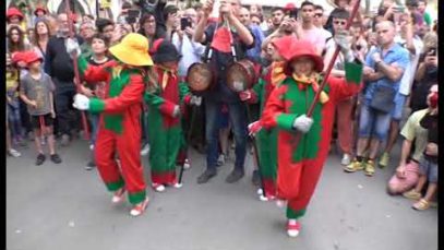 Comença La Patum amb el salt dels 4 fuets