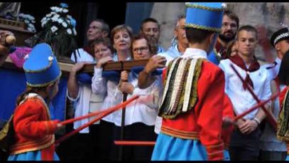 El Ball de Bastons de Cardona ha estat interpretat per nenes per primer cop