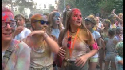 La festa Holly, vine a ballar i les entitats de Manresa