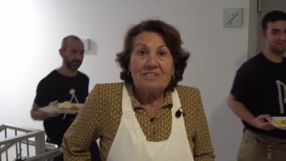 Canonge cuina amb Ibada
