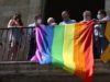 Manresa penja la bandera LGTBI tot i la sentència del Suprem