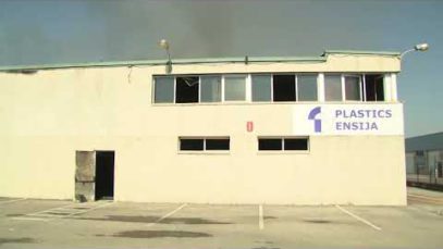 Incendi a dos naus del polígon Sant Isidre de Sant Fruitós de Bages