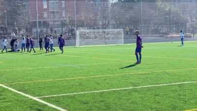 El camp de futbol del barri de la balconada ja disposa de gespa artificial i ha quedat oficialment inaugurada