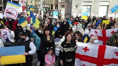 300 persones es van manifestar pel centre de Manresa en protesta per la invasió russa a Ucraïna