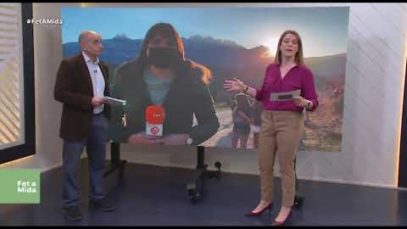 Castellbell i el Vilar viu la posta de Sol a través de la Roca Foradada de Montserrat