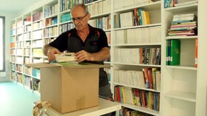 Comença el trasllat dels més de 8.000 llibres del fons de literatura infantil i juvenil de Josep Maria Aloy a la FUB