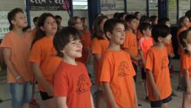 Mig miler d’alumnes participen en una matincal musical en homenatge al músic Francesc Vila