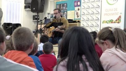 El Pau de El Pot Petit visita les escoles Gironella i Sant Marc de Gironella
