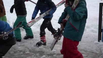 2600 alumnes de les escoles del Pirineu practiquen esquí a través del programa Esport Blanc escolar