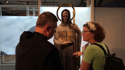 El Museu de Montserrat inaugura una exposició que repassa els seus mil anys d’història a través de l’art