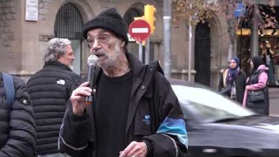 La Plataforma de la Gent Gran de Manresa talla la circulació del trànsit a la Muralla de Sant Domènec