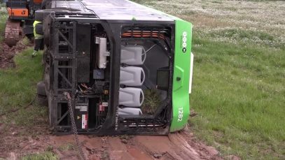 L’Ajuntament de Manresa lamenta l’accident de l’autobús urbà bolcat al camí dels Tovots