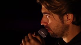 Enric Cambray torna al Kursaal amb Hamlet 0.2, una mirada contemporània i provocadora del clàssic de Shakespeare