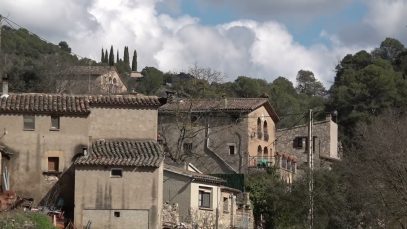 Greu accident a Mura: un jove en mort cerebral en caure per una claraboia durant una festa
