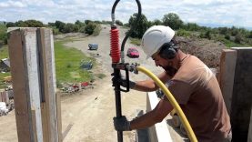 La construcció cau al Bages mentre Anoia i Berguedà es disparen