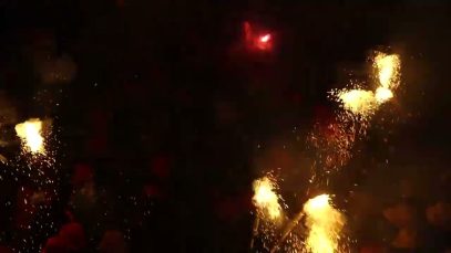 La plaça Major de Manresa s’encén amb la Moscada i el Correfoc infantil