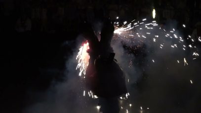 Xàldiga ret homenatge a Txell Fusté i Maite Cots en un Correfoc infantil que va donar tret
