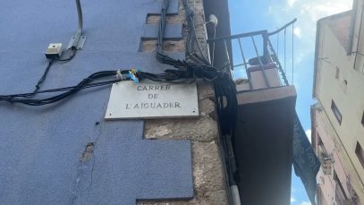 Cau al buit des d’un tercer pis quan fugia després d’agredir la seva dona