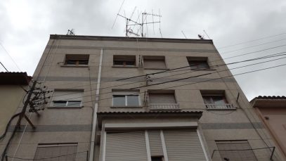 Evacuades un total de 14 persones per l’ensorrament parcial del tercer pis d’un edifici a Sallent