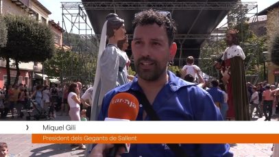 Quasi mig segle de tradició, Sallent celebra la Ballada de Gegants i Nans de la Festa Major