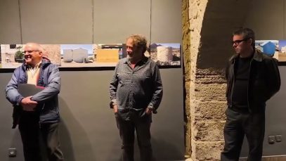 Les ‘cases que no són cases’ en una mostra fotogràfica a la Plana de l’Om