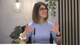 Passeu, passeu! – És cert que com més xarxes socials consumim, més infeliços som? Ho analitzem amb dades! (22-04-2026)