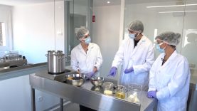 L’Aprenent – A fer ungüents naturals a Bellota (programa 115)